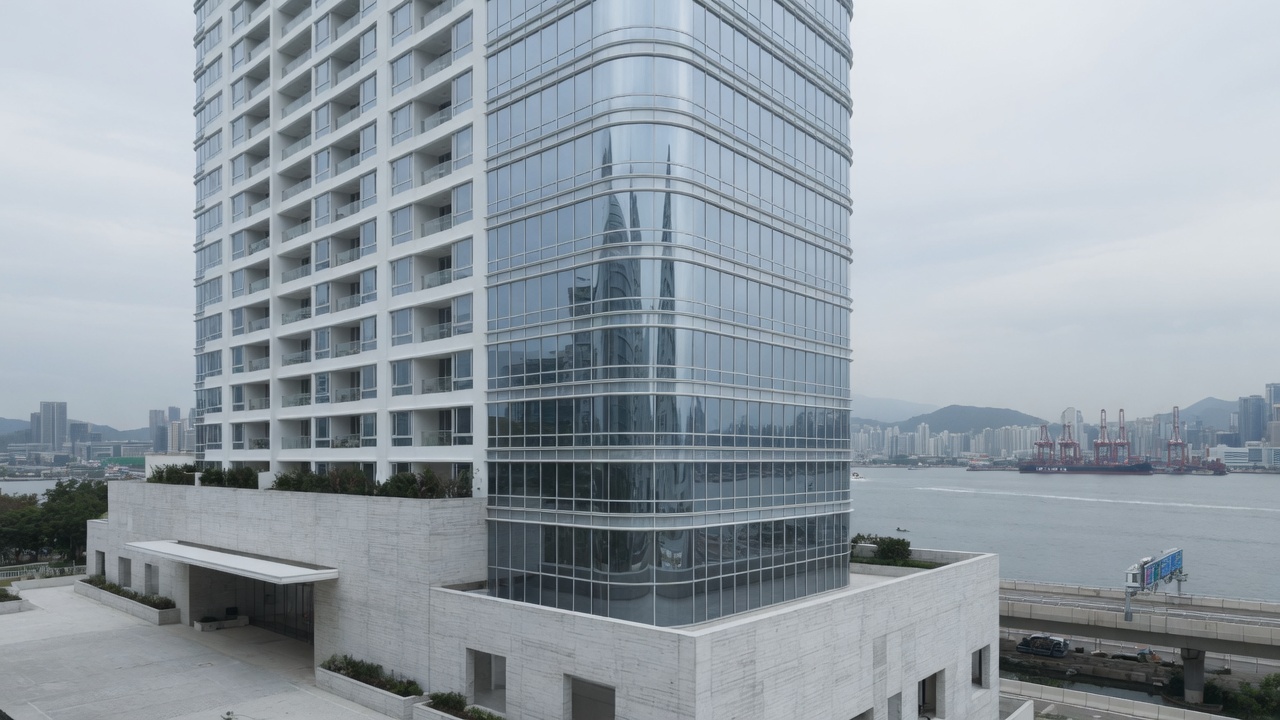 堅尼地城白色玻璃住宅大樓望住海港